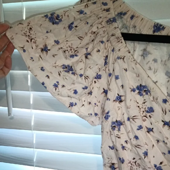 Astr Cream and Blue Puff Sleeve Wrap Blouse - Picture 5 of 8